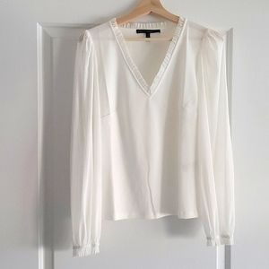 White long sleeves v neck shirt